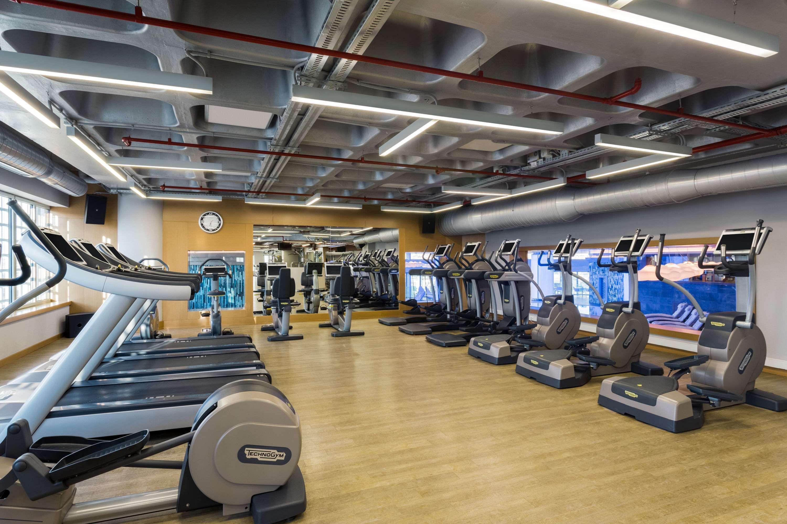 Wyndham Grand Istanbul Europe Ξενοδοχείο Εξωτερικό φωτογραφία The gym at the hotel