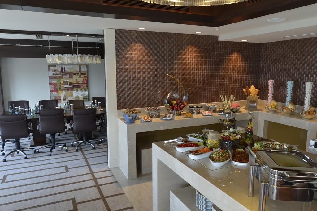 Wyndham Grand Istanbul Europe Ξενοδοχείο Εξωτερικό φωτογραφία The lounge at Male International Airport